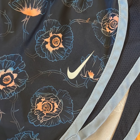 Nike Running Shorts Size XS Nice Used Condition 🏃🏻‍♀️ - Picture 2 of 7